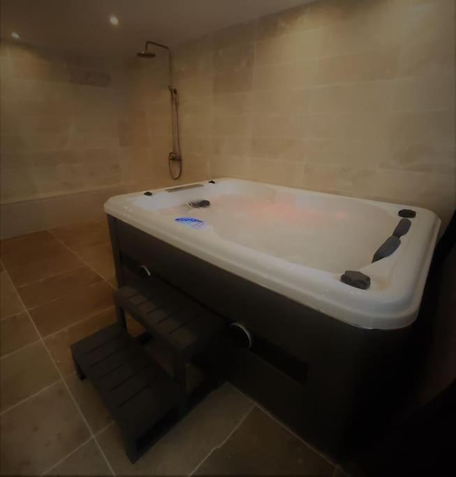 Nalan Orrygeois, Spa, Sauna, Proche Asterix Eksteriør bilde